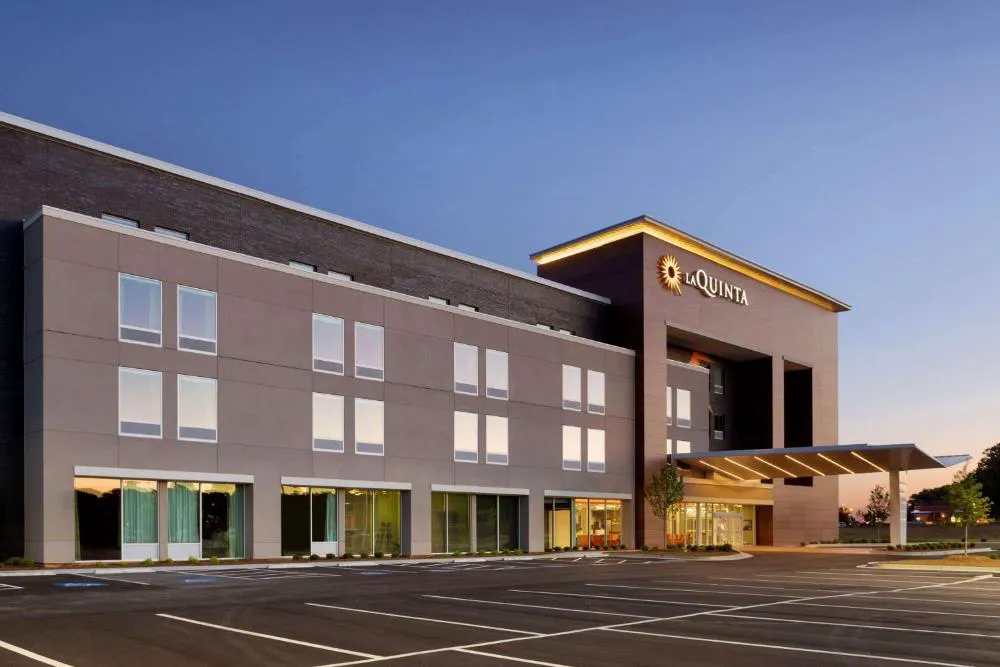 La Quinta Inn & Suites by Wyndham Braselton hotel hero