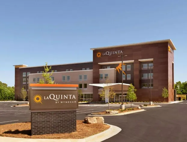 La Quinta Inn & Suites by Wyndham Braselton hotel detail image 1