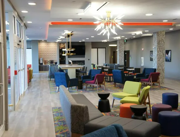 La Quinta Inn & Suites by Wyndham Braselton hotel detail image 4