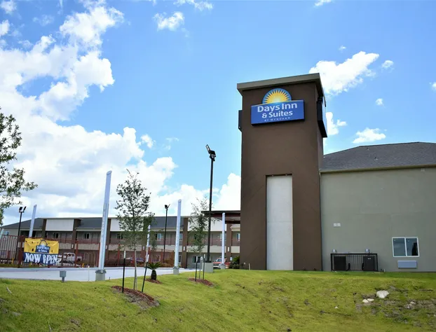 Days Inn & Suites by Wyndham Downtown/University of Houston hotel detail image 1
