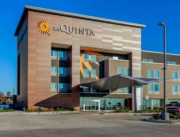 La Quinta Inn & Suites by Wyndham San Antonio Alamo City hotel detail image 1