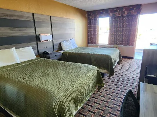 Super 7 Inn hotel detail image 2