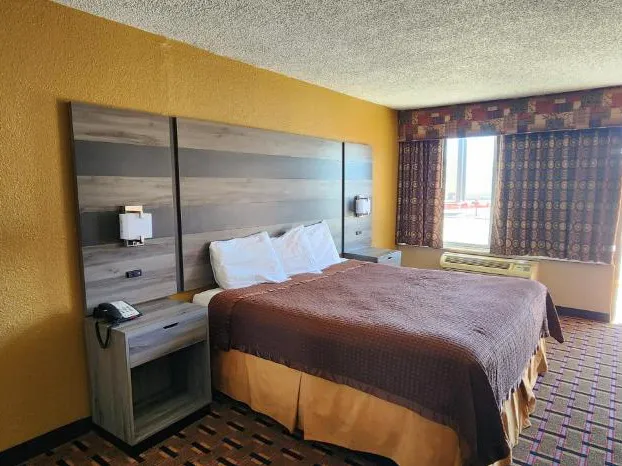 Super 7 Inn hotel detail image 3