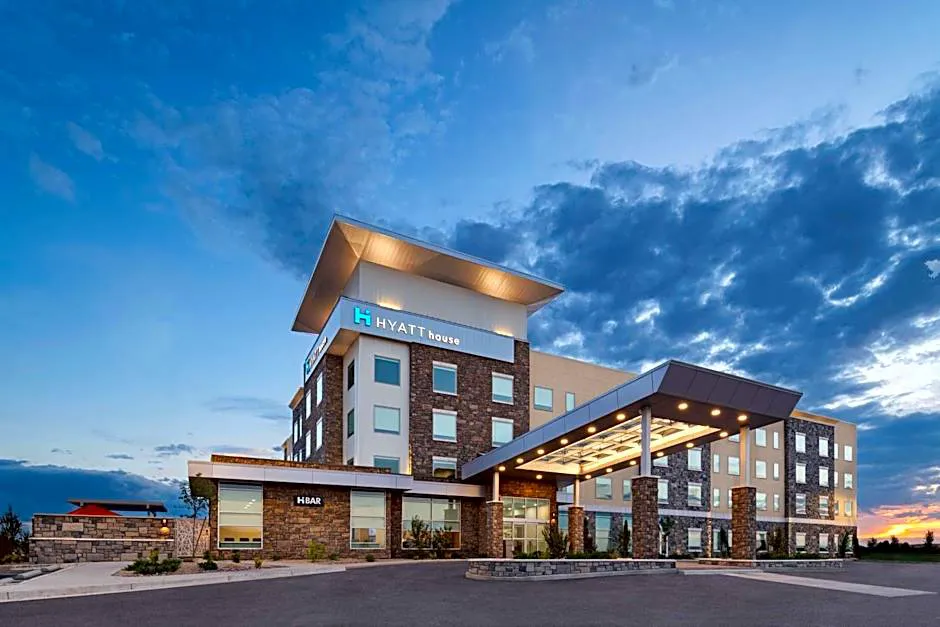 Hyatt House Carlsbad hotel hero