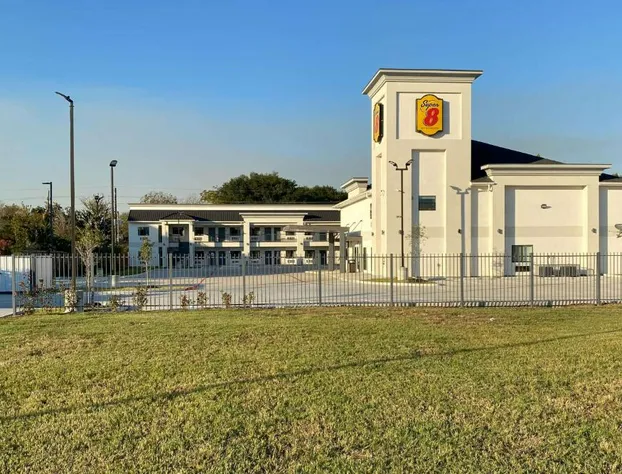 Super 8 by Wyndham Houston NW Beltway 8/West Rd hotel detail image 4