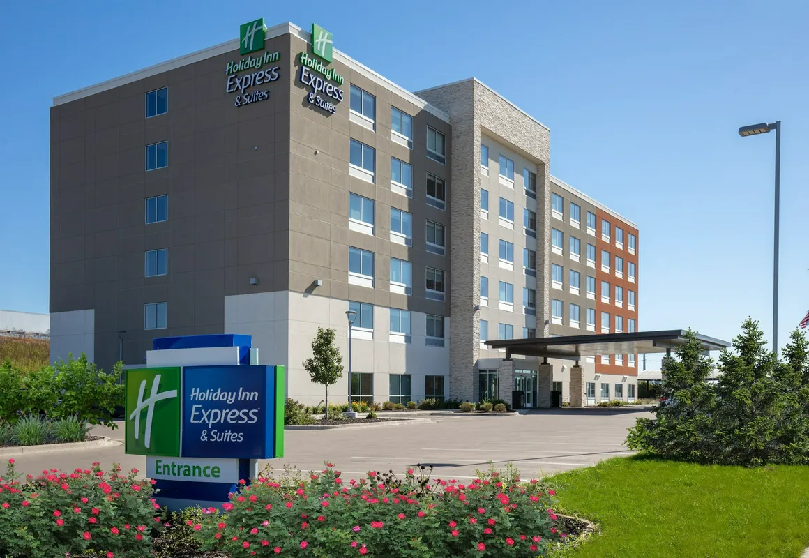 Holiday Inn Express & Suites Beloit by IHG hotel hero