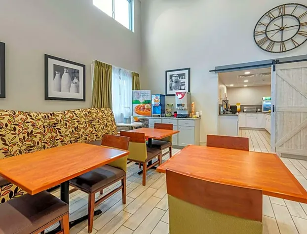 Quality Inn & Suites Evansville Downtown hotel detail image 3