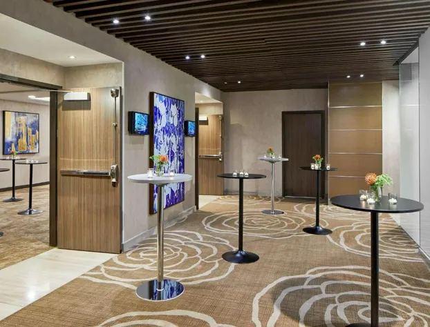 Courtyard by Marriott New York Manhattan/Midtown West hotel detail image 3