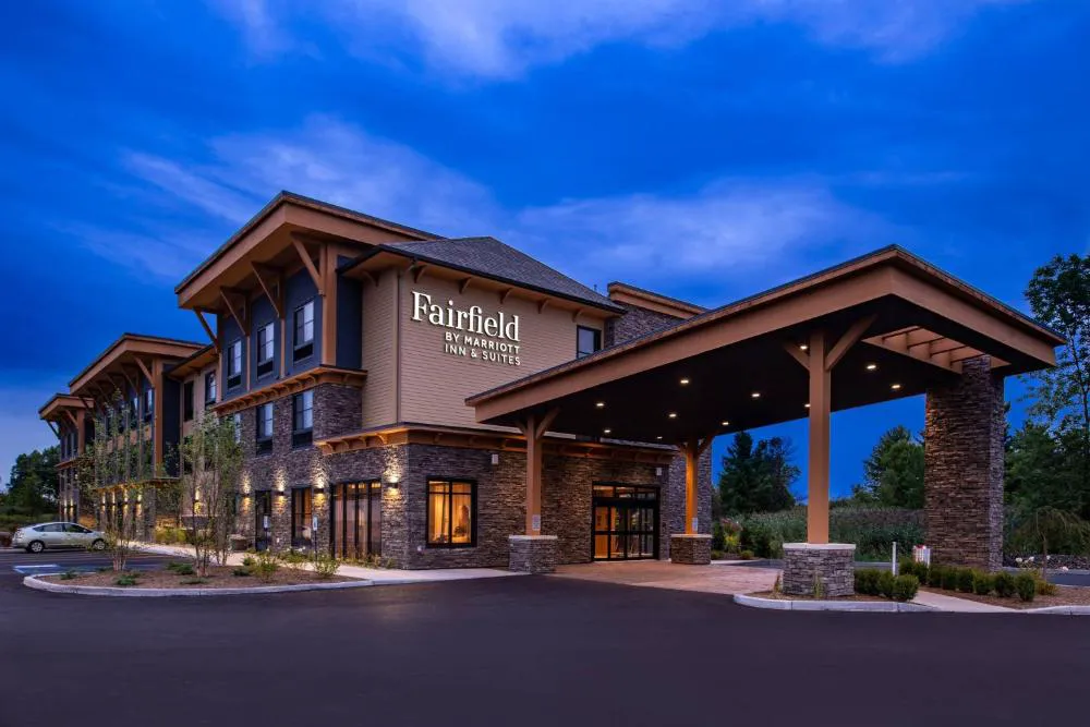 Fairfield Inn & Suites by Marriott Canton hotel hero