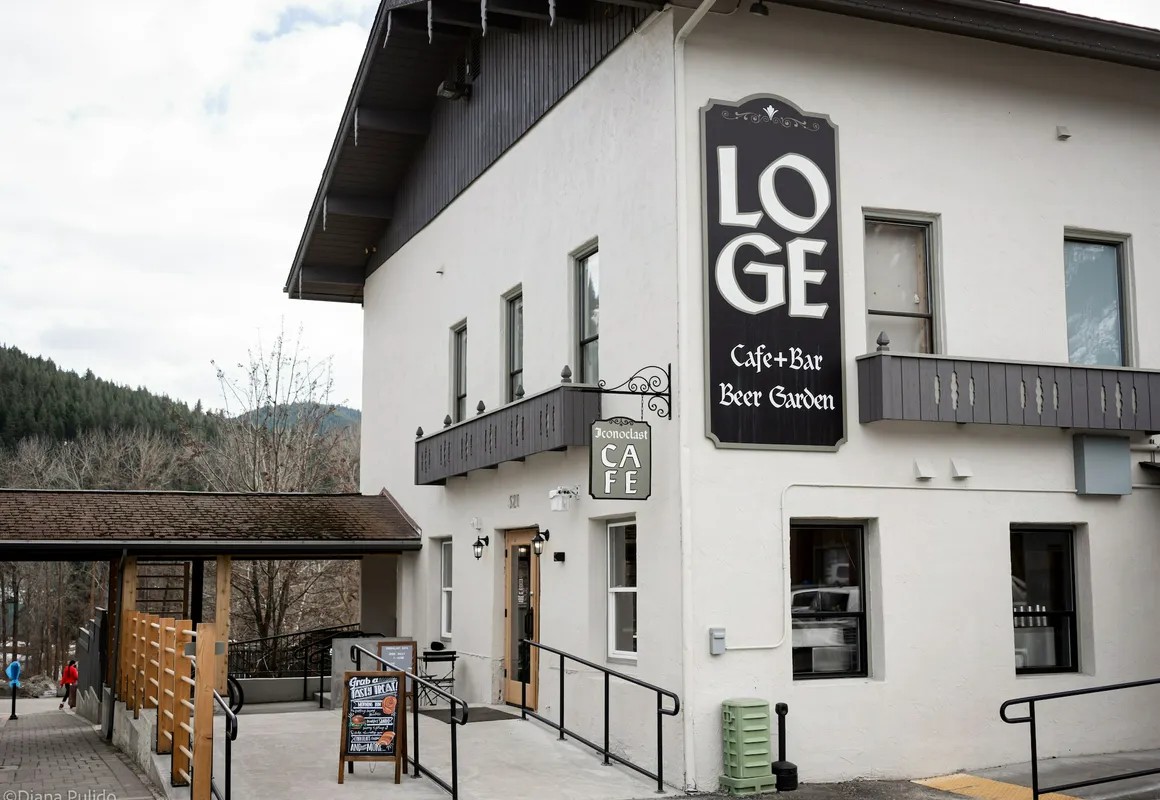 LOGE Leavenworth hotel hero