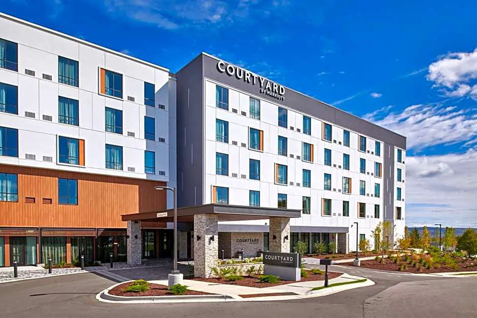 Courtyard by Marriott Petoskey at Victories Square hotel hero