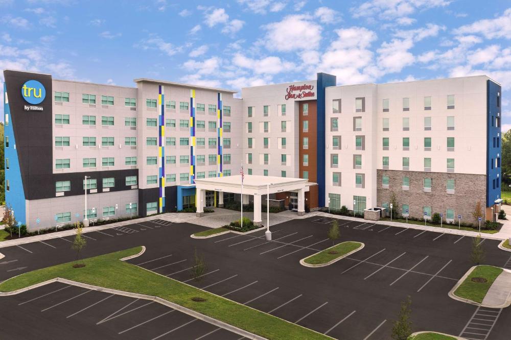 Hampton Inn & Suites Charlotte Airport Lake Pointe hotel hero