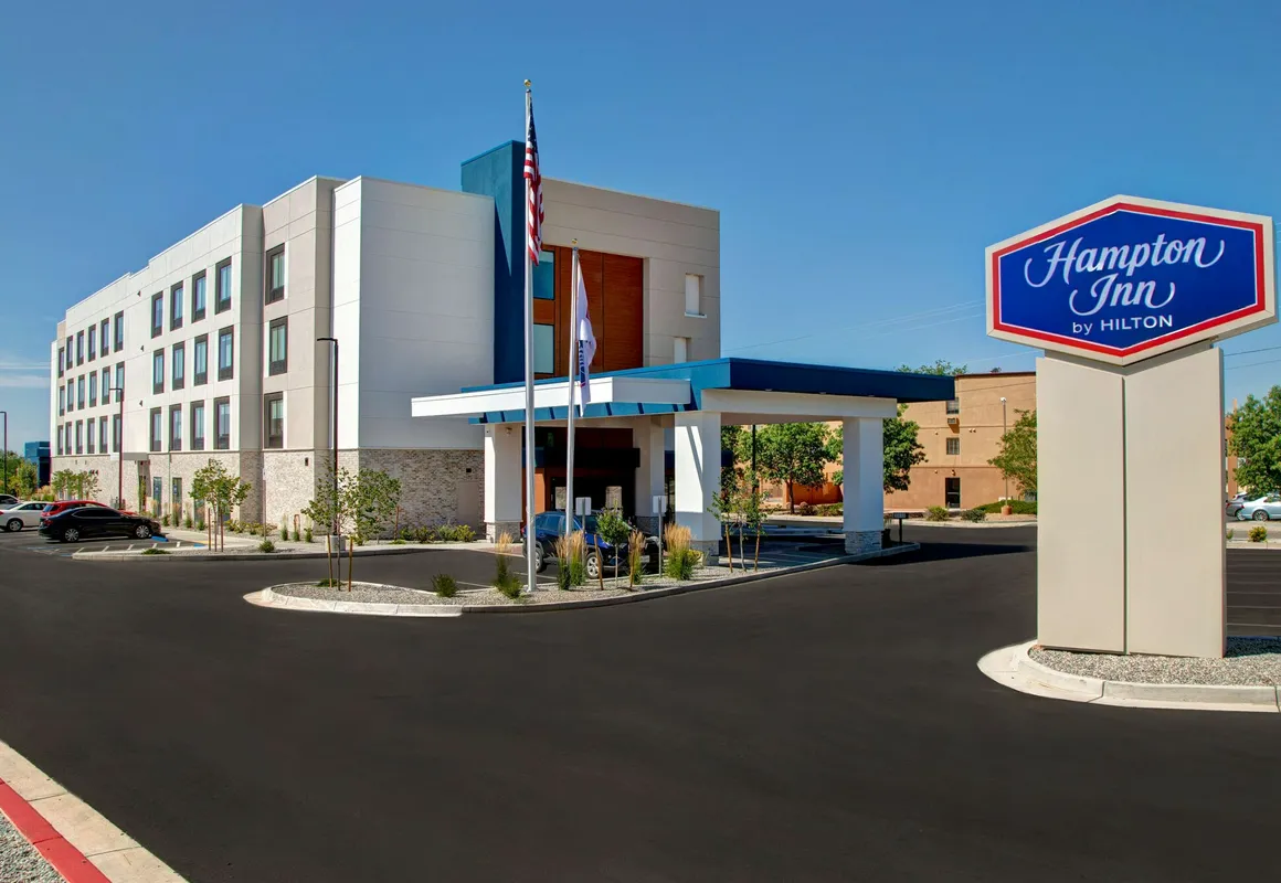 Hampton Inn Santa Fe South hotel hero