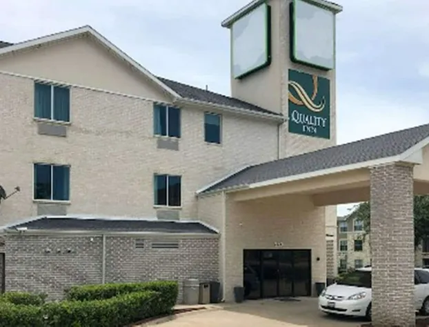 Quality Inn & Suites Roanoke - Fort Worth North hotel detail image 1