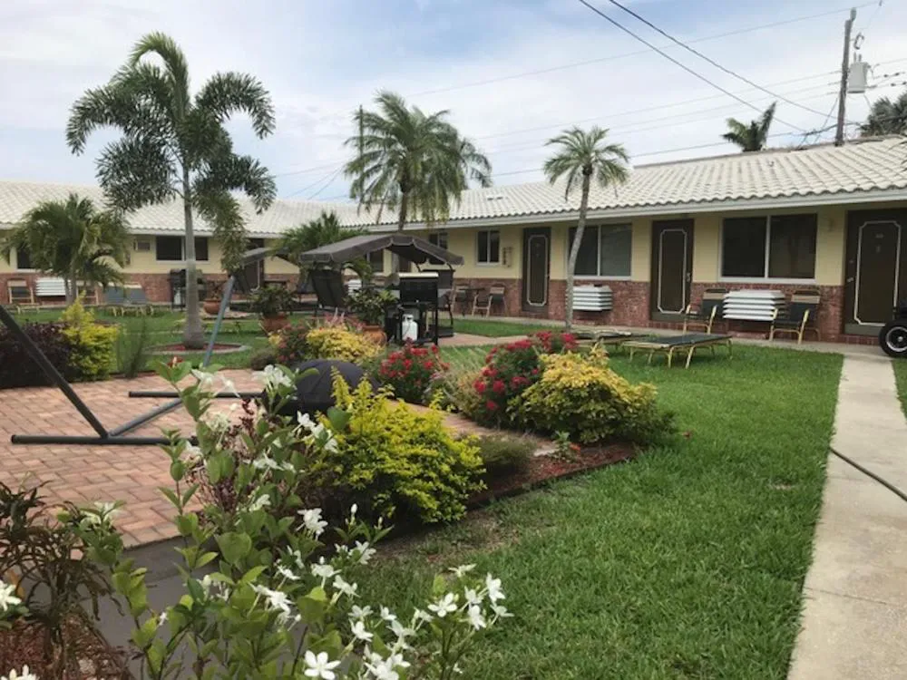 Shell Motel hotel hero