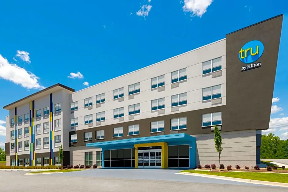 Tru by Hilton Spartanburg hotel hero