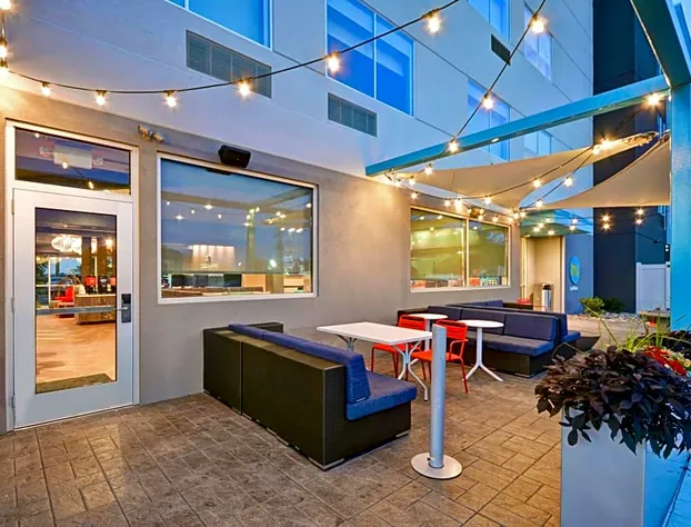 TRU by Hilton Denver hotel detail image 2