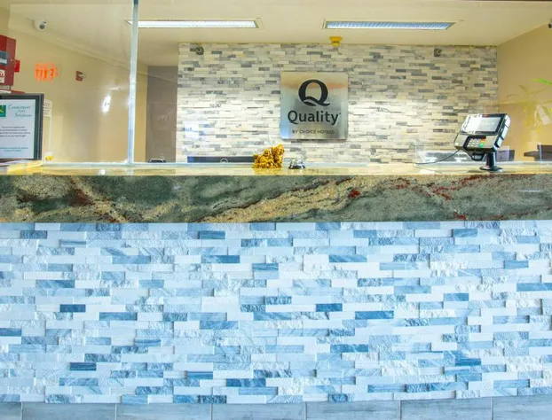 Quality Inn & Suites Woodstock near Lake Geneva hotel detail image 1