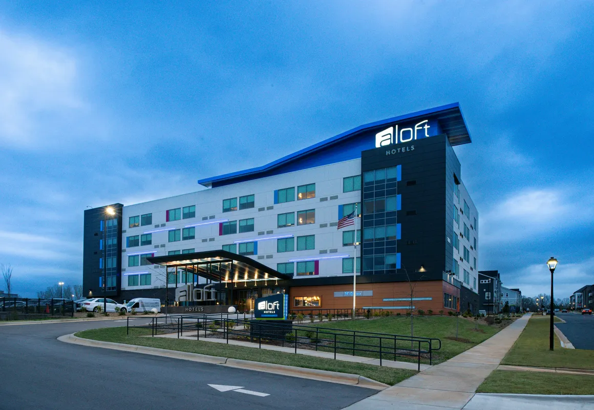 Aloft Charlotte Airport hotel hero