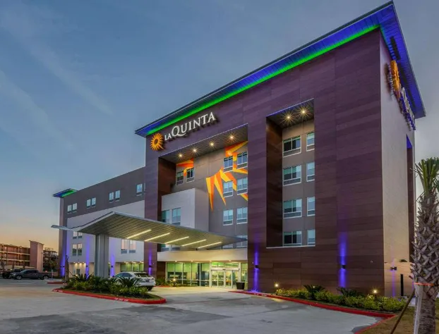 La Quinta Inn & Suites by Wyndham Galveston West Seawall hotel detail image 1
