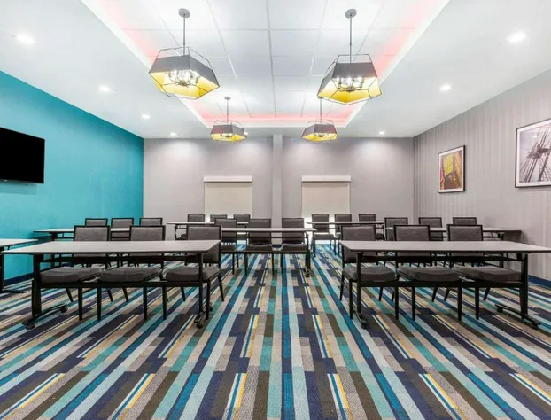 La Quinta Inn & Suites by Wyndham Galveston West Seawall hotel detail image 4