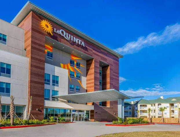 La Quinta Inn & Suites by Wyndham Galveston West Seawall hotel detail image 2