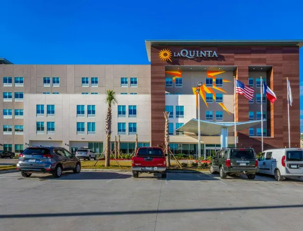 La Quinta Inn & Suites by Wyndham Galveston West Seawall hotel detail image 4