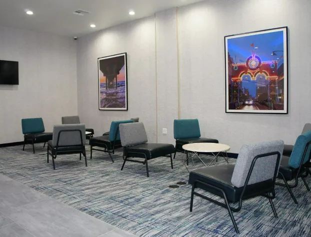 La Quinta Inn & Suites by Wyndham Galveston West Seawall hotel detail image 4