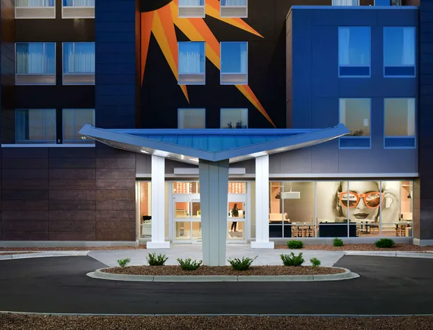 La Quinta Inn & Ste by Wyndham Wisconsin Dells- Lake Delton hotel detail image 1