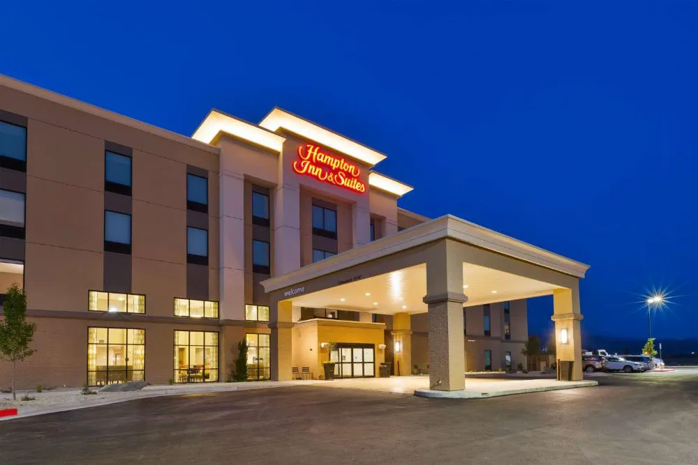 Hampton Inn & Suites Wells hotel hero
