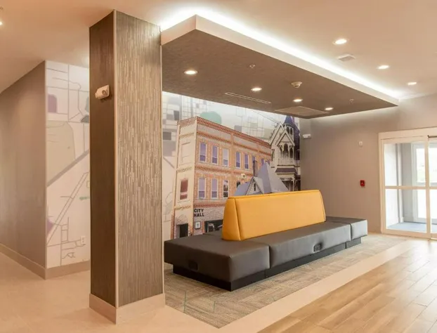 La Quinta Inn & Suite by Wyndham Lake City hotel detail image 4