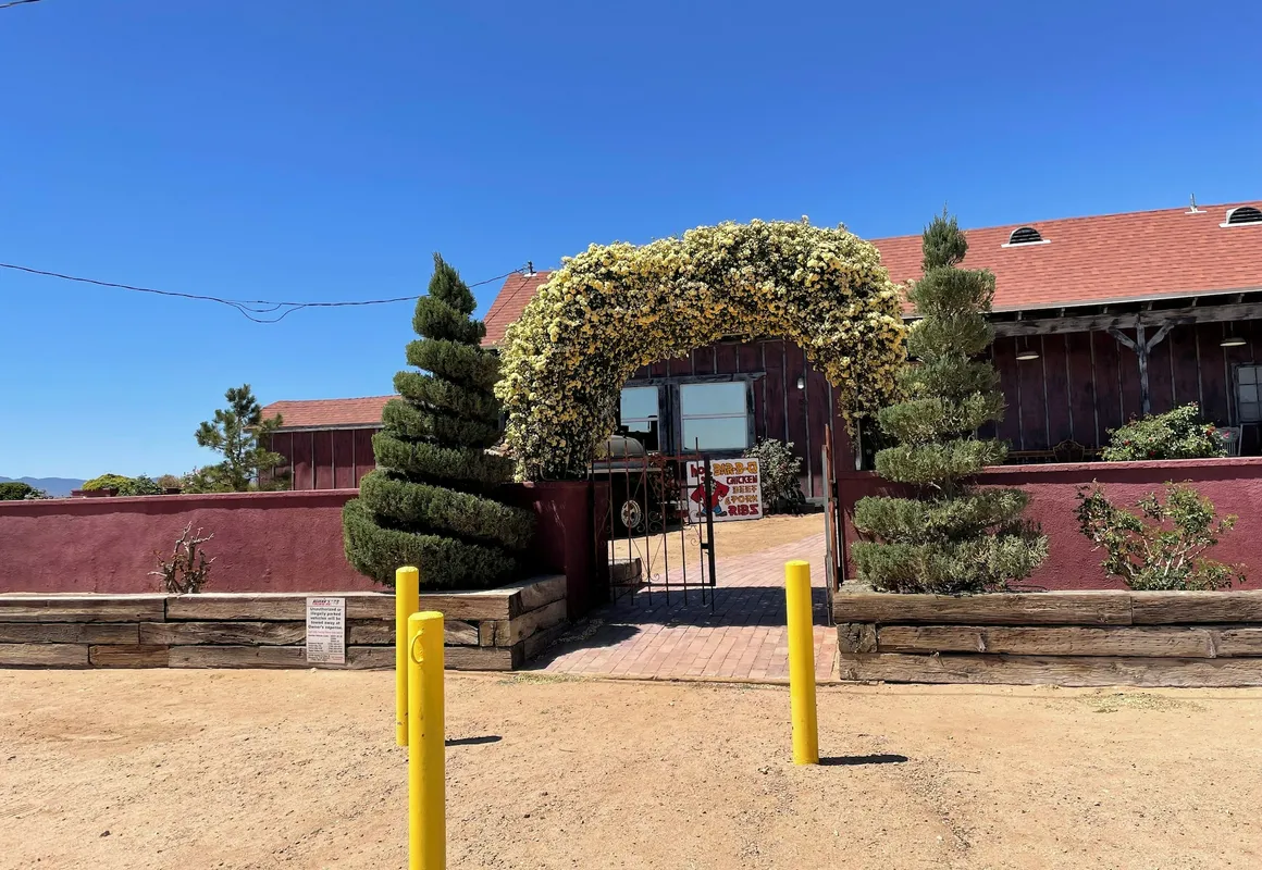 Hilltop Tavern and Inn hotel hero