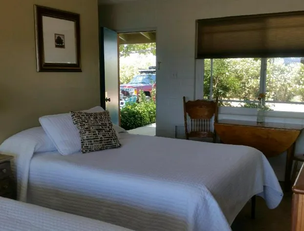 Hilltop Tavern and Inn hotel detail image 4