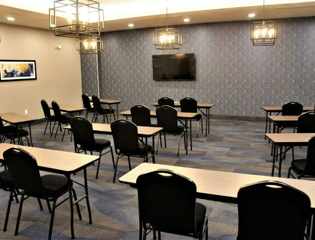 La Quinta Inn & Suites by Wyndham Marysville hotel detail image 1