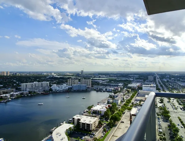 South Ocean Suites hotel detail image 2