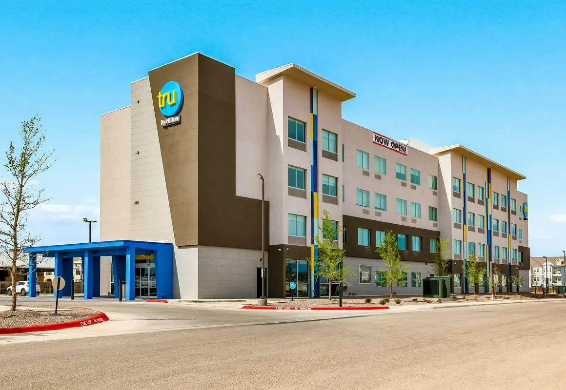 Tru By Hilton Midland hotel hero