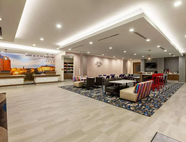 La Quinta Inn & Suites by Wyndham Lafayette Oil Center hotel detail image 2