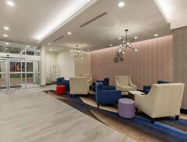 La Quinta Inn & Suites by Wyndham Lafayette Oil Center hotel detail image 3