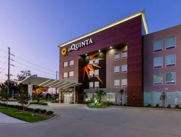 La Quinta Inn & Suites by Wyndham Lafayette Oil Center hotel detail image 1