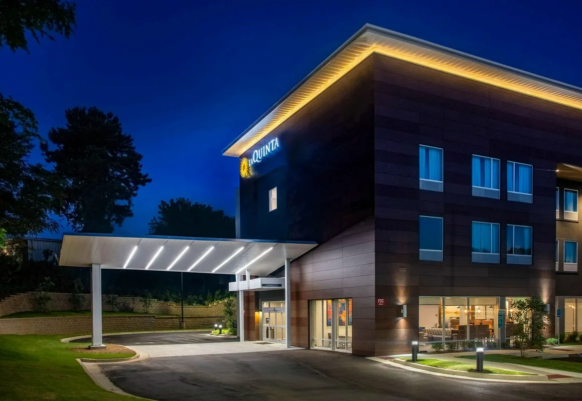 La Quinta Inn & Suites by Wyndham Oxford hotel hero