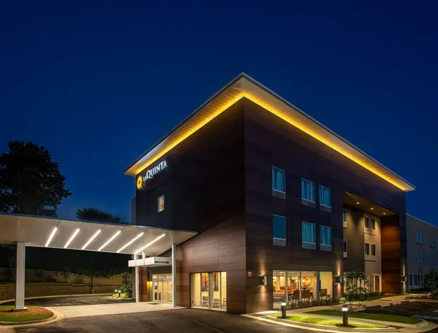 La Quinta Inn & Suites by Wyndham Oxford hotel detail image 1