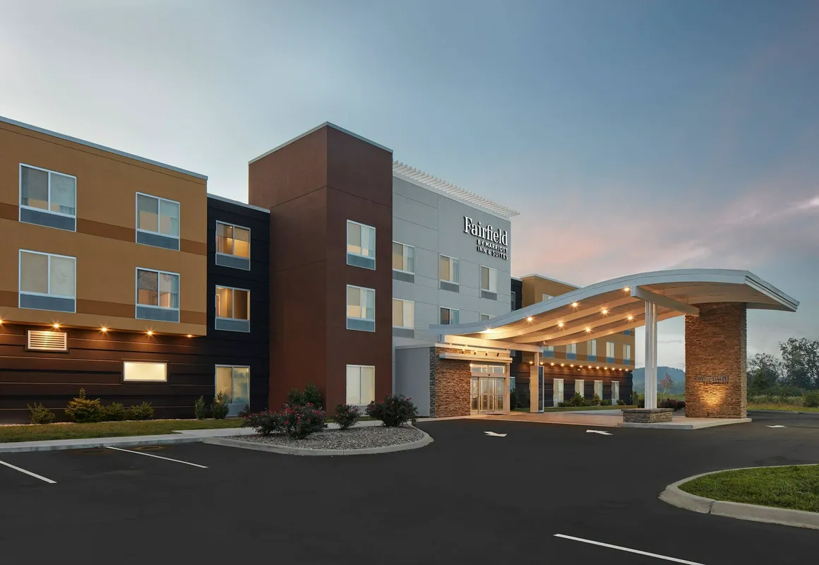 Fairfield Inn & Suites by Marriott Louisville New Albany IN hotel hero