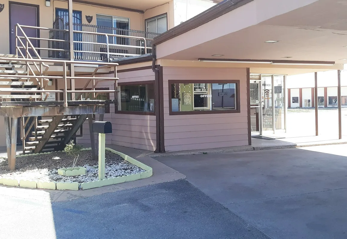 OYO Hotel Kings at Clovis hotel hero