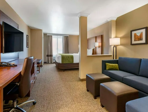 Comfort Suites Albuquerque Airport hotel detail image 1