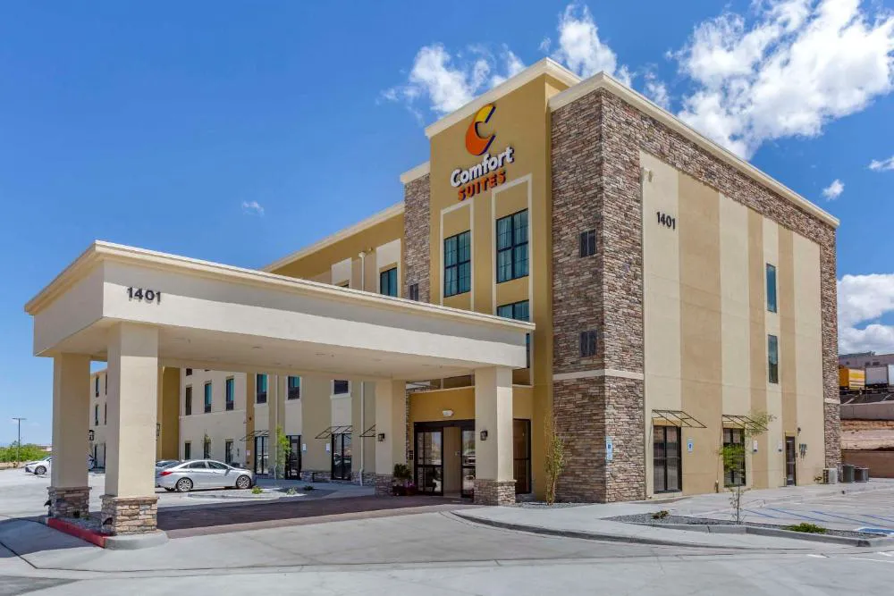 Comfort Suites Albuquerque Airport hotel hero