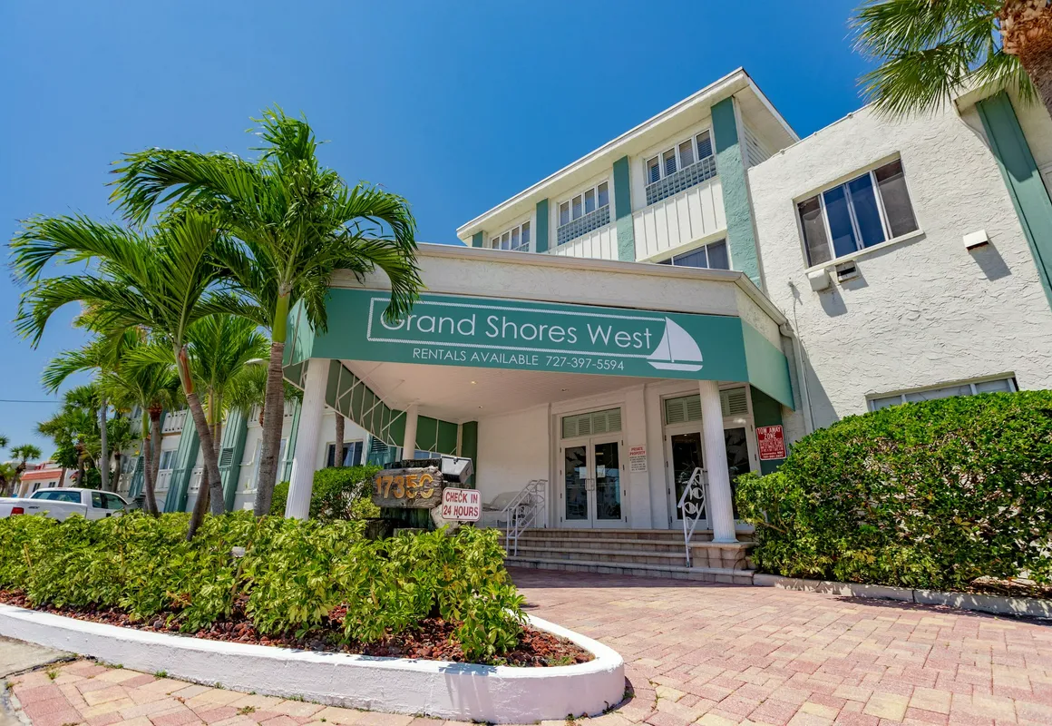Grand Shores West hotel hero