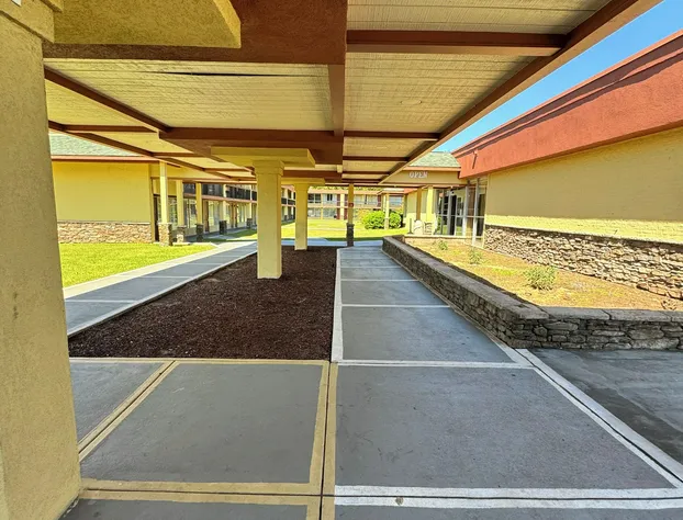 OYO Hotel Phenix City Central hotel detail image 4