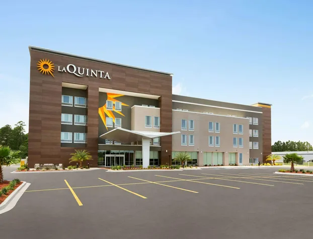 La Quinta Inn & Suites by Wyndham Brunswick/Golden Isles hotel detail image 1