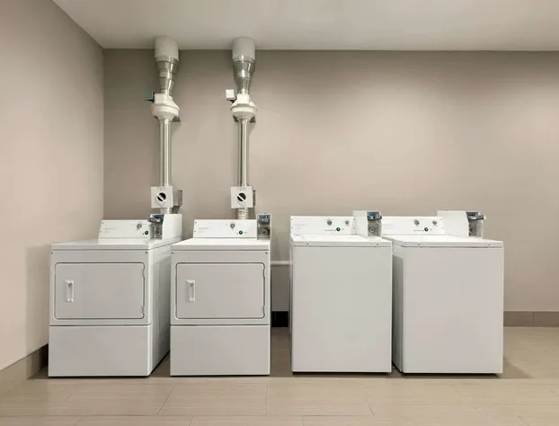 La Quinta Inn & Suites by Wyndham Brunswick/Golden Isles hotel detail image 4