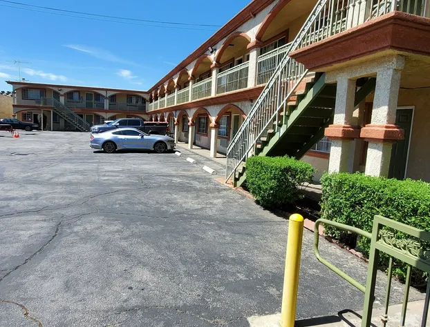 Delmonico Inn & Suites hotel detail image 2